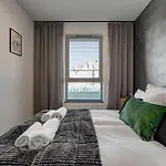 żurawie - Food Hall&stocznia By Downtown Hotel apartamentowy Gdańsk