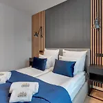 Lägenhetshotell Zurawie - Food Hall & Stocznia By Downtown 3*