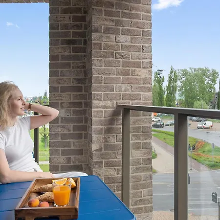 Zurawie - Food Hall & Stocznia By Downtown Aparthotel 3*